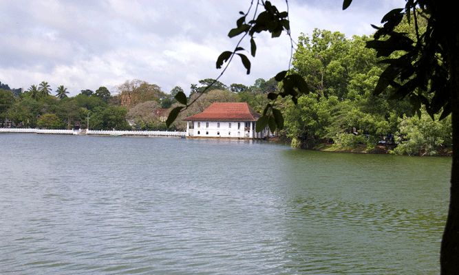 Kandy lake with the temple of the tooth